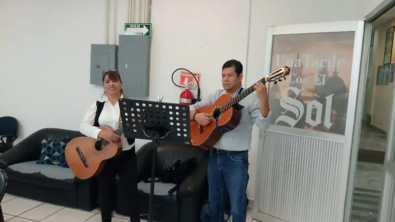 Rosaura y Jorge fueron los encargados de interpretar los cánticos religiosos.